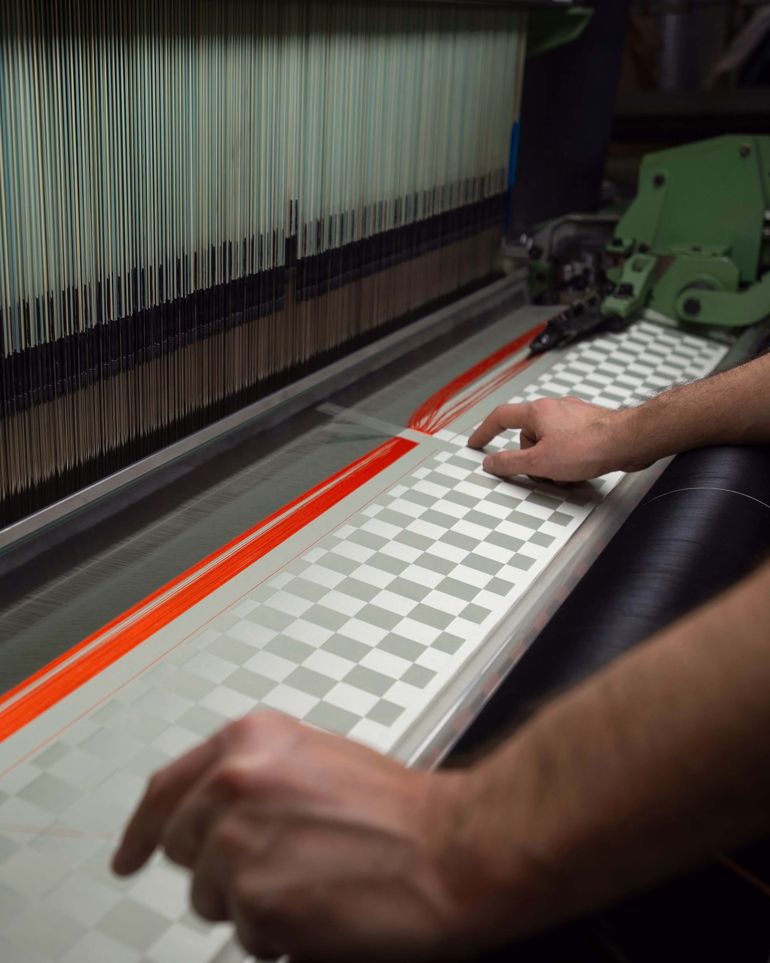 Checking the first centimetres of weaving