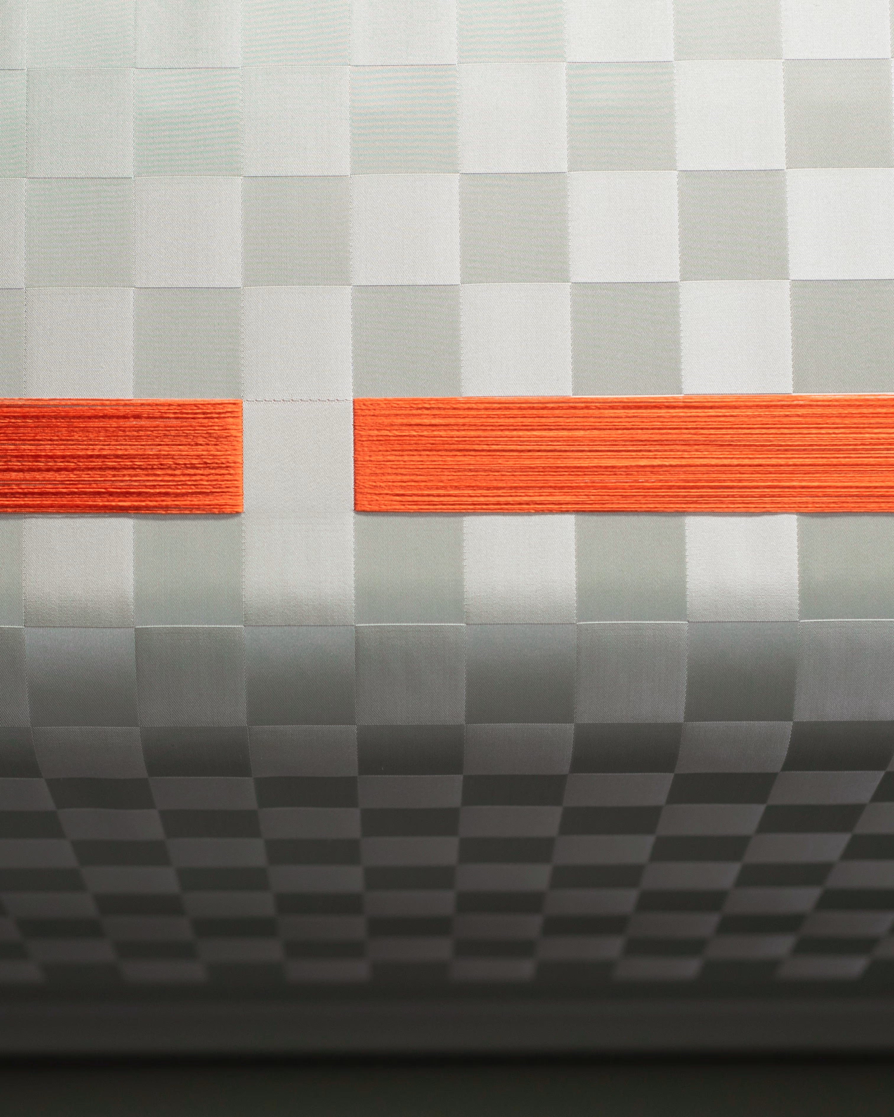 The reverse of the weave, showing the principle of lancé découpé