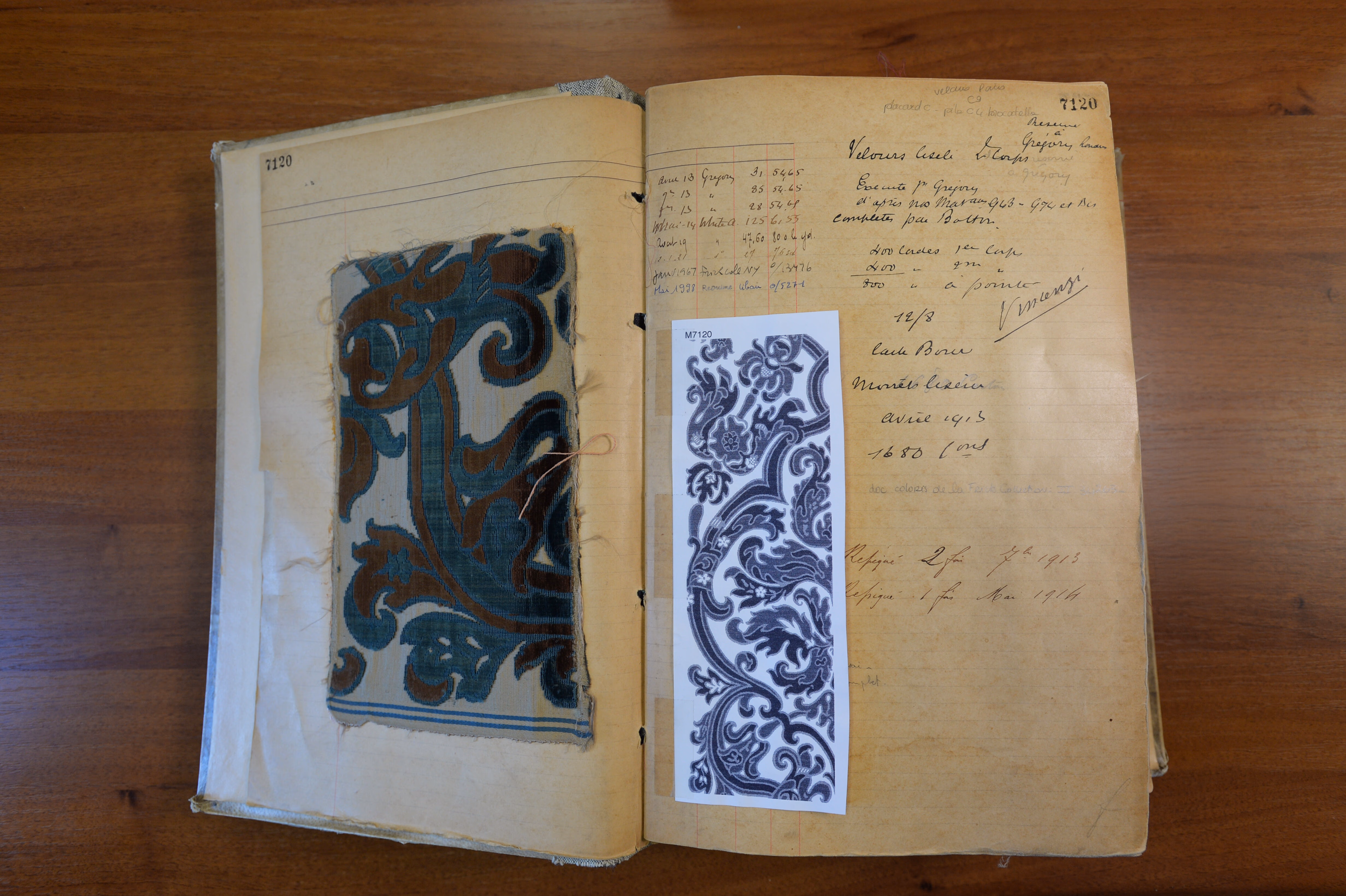 Velours ciselé 2 corps (réf. P7120) des archives Prelle, avec son dessin de mise en carte